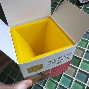 Measuring cups & spoons all in one convenient easy baking Yellow Cube